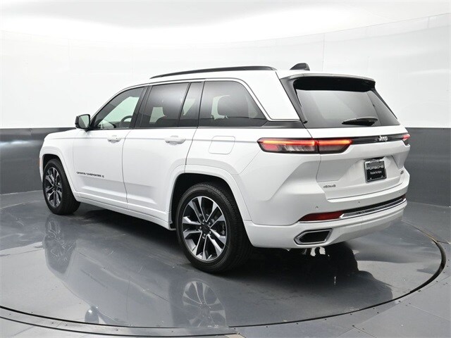 2024 Jeep Grand Cherokee Overland photo 3