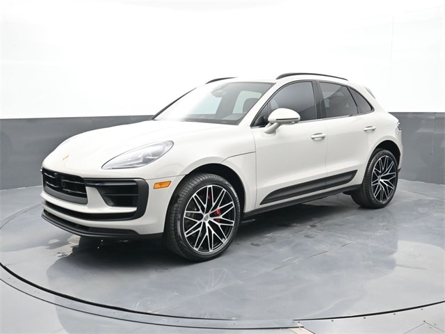 2023 Porsche Macan S's photo