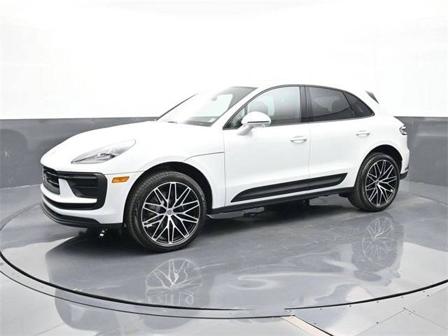 2026 Porsche Macan T photo 2