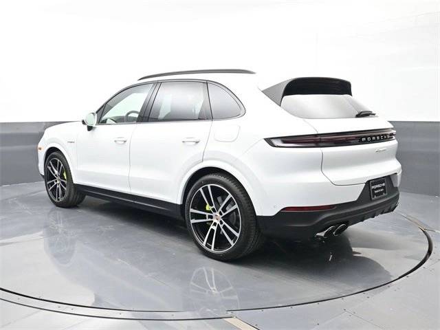 2026 Porsche Cayenne E-Hybrid photo 3