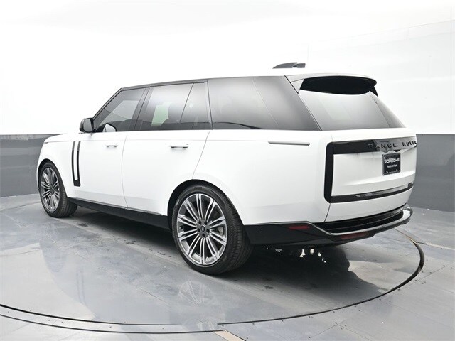 2025 Land Rover Range Rover SE photo 3