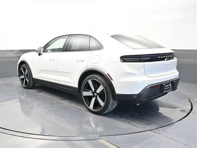 2025 Porsche Macan 4 Electric photo 3