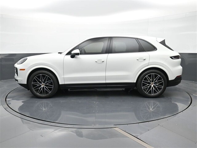 2025 Porsche Cayenne photo 2