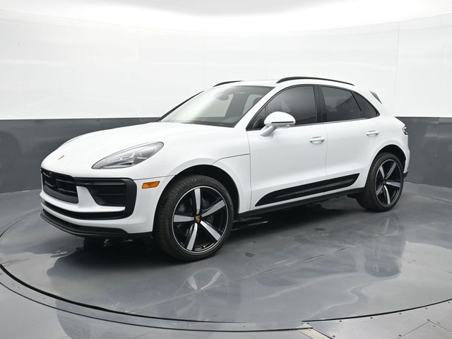 2025 Porsche Macan's photo