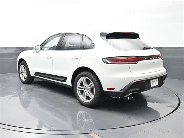 2024 Porsche Macan T photo 3