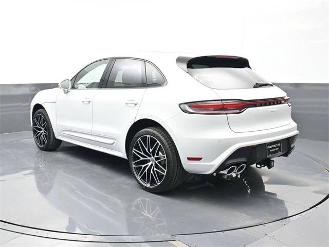 2026 Porsche Macan T photo 3