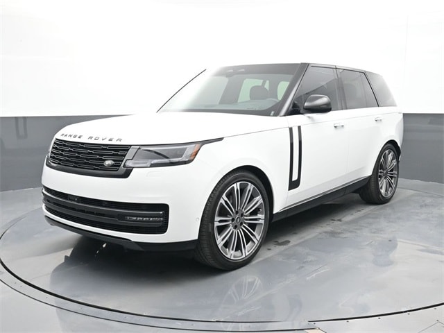 2025 Land Rover Range Rover SE's photo