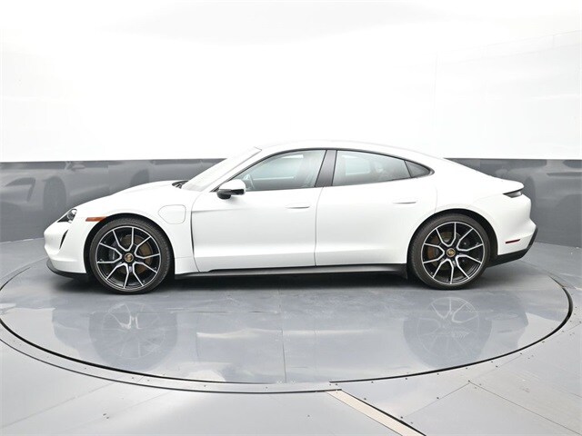 2024 Porsche Taycan photo 2