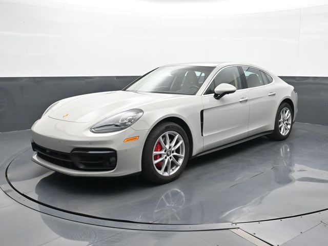 2023 Porsche Panamera 4S's photo
