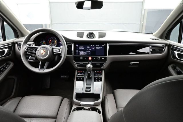 2025 Porsche Macan Base - Photo 20