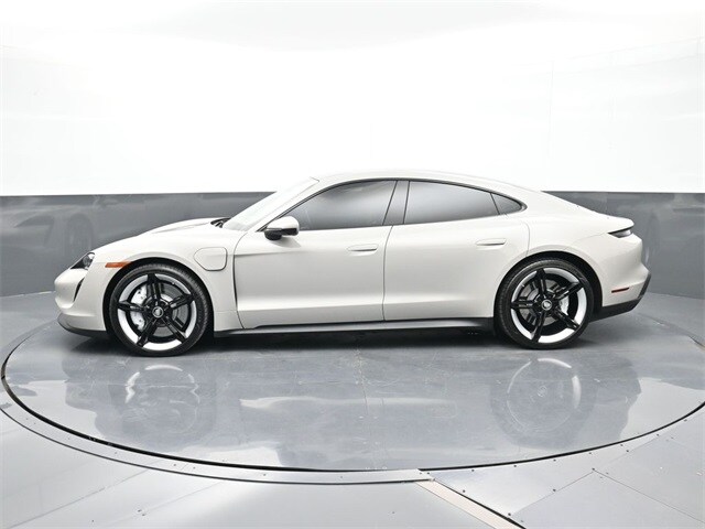 2024 Porsche Taycan photo 2