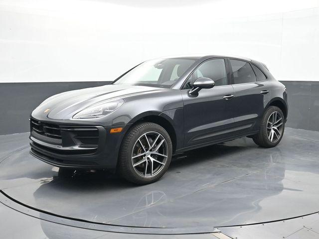 2025 Porsche Macan -'s photo