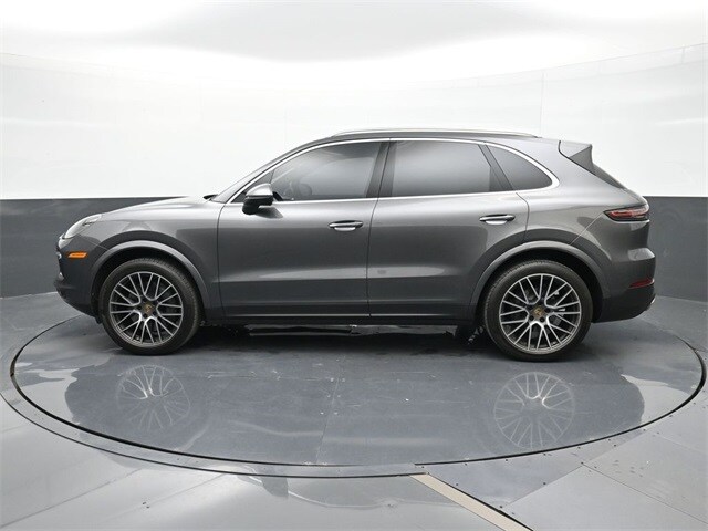 2023 Porsche Cayenne S photo 2
