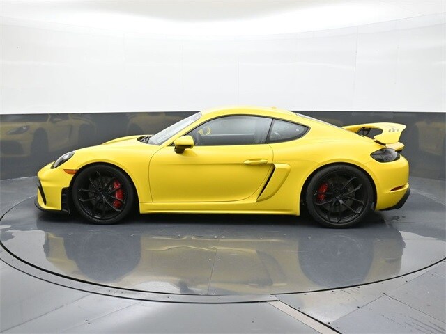 2022 Porsche Cayman GT4 photo 2