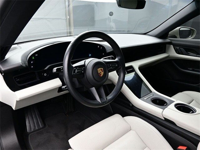 2024 Porsche Taycan photo 4