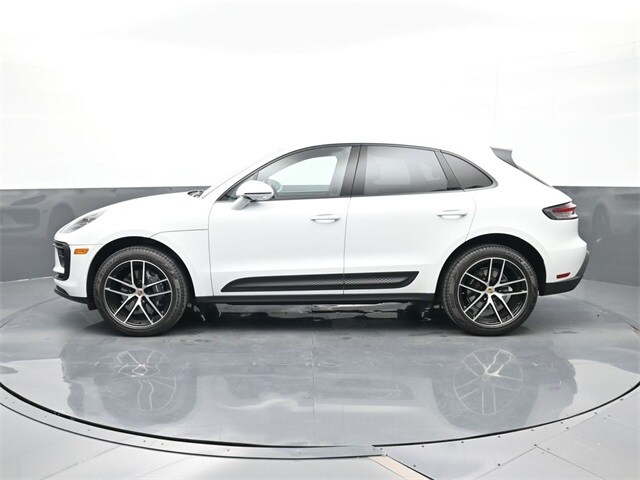 2023 Porsche Macan T photo 2