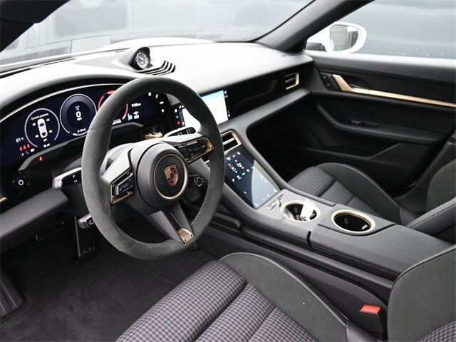 2025 Porsche Taycan 4S photo 4