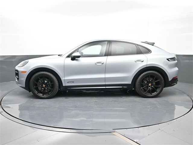 2025 Porsche Cayenne GTS photo 2