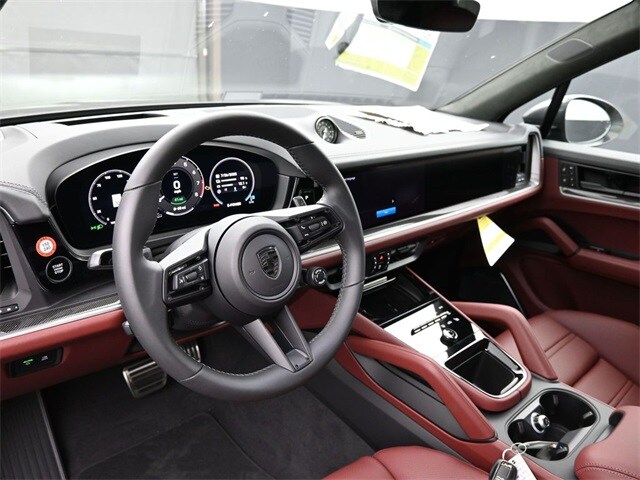 2025 Porsche Cayenne E-Hybrid Turbo photo 4