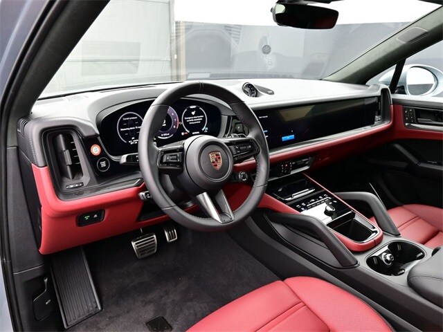 2025 Porsche Cayenne GTS photo 4