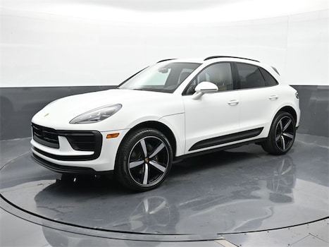 2025 Porsche Macan SUV