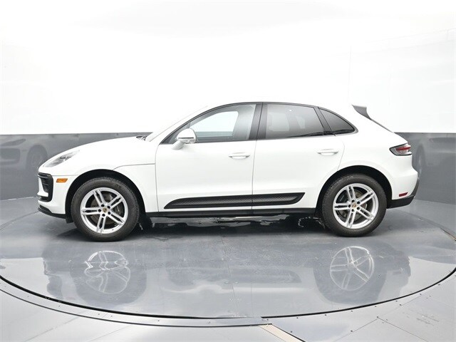 2024 Porsche Macan T photo 2