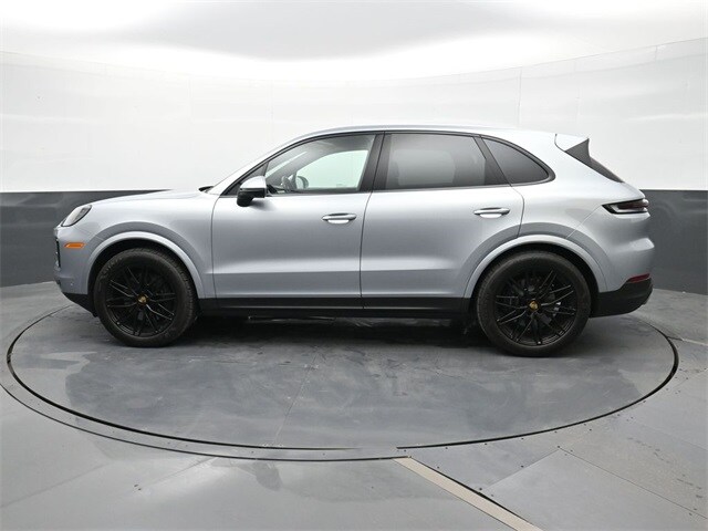 2024 Porsche Cayenne photo 2
