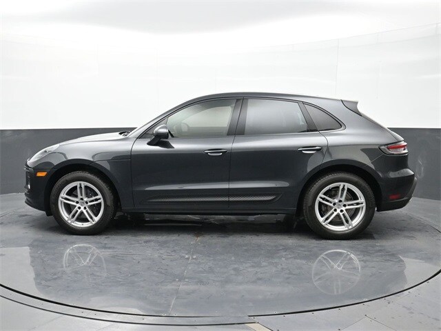 2025 Porsche Macan T photo 2