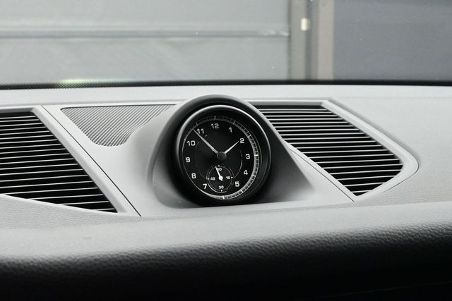 2025 Porsche Macan Base - Photo 12