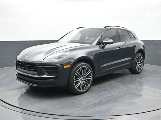 2025 Porsche Macan's photo