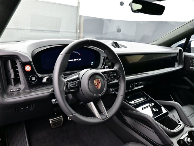 2025 Porsche Cayenne GTS photo 4