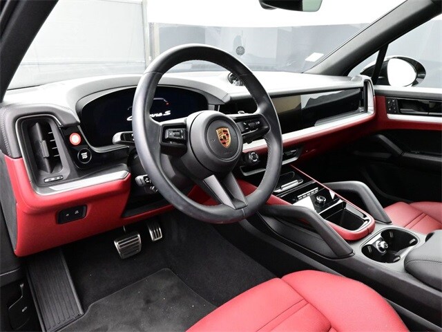 2024 Porsche Cayenne S photo 4