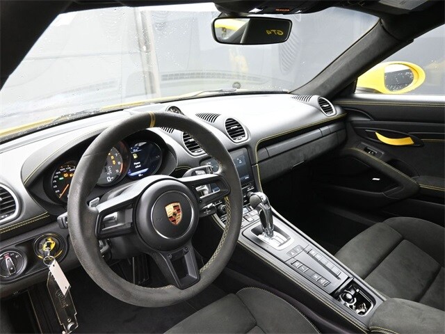 2022 Porsche Cayman GT4 photo 4