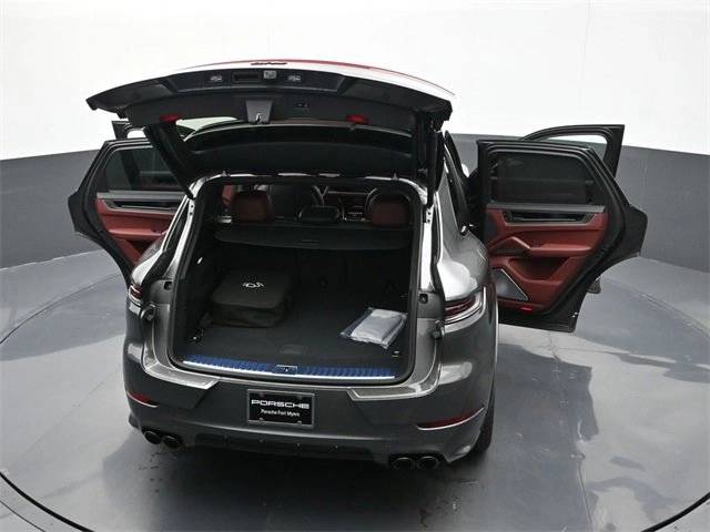2025 Porsche Cayenne Turbo E-Hybrid - Photo 12