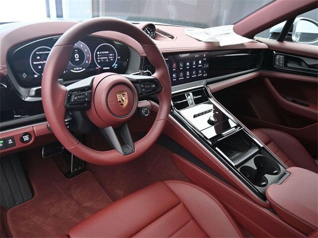 2025 Porsche Panamera 4 photo 4