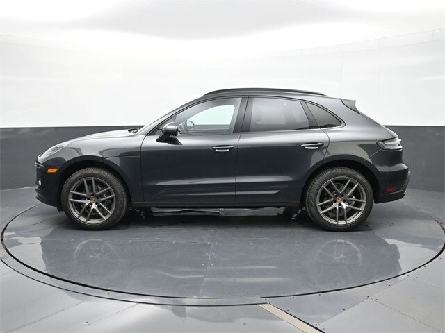 2024 Porsche Macan T photo 2