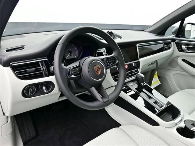 2026 Porsche Macan S photo 4
