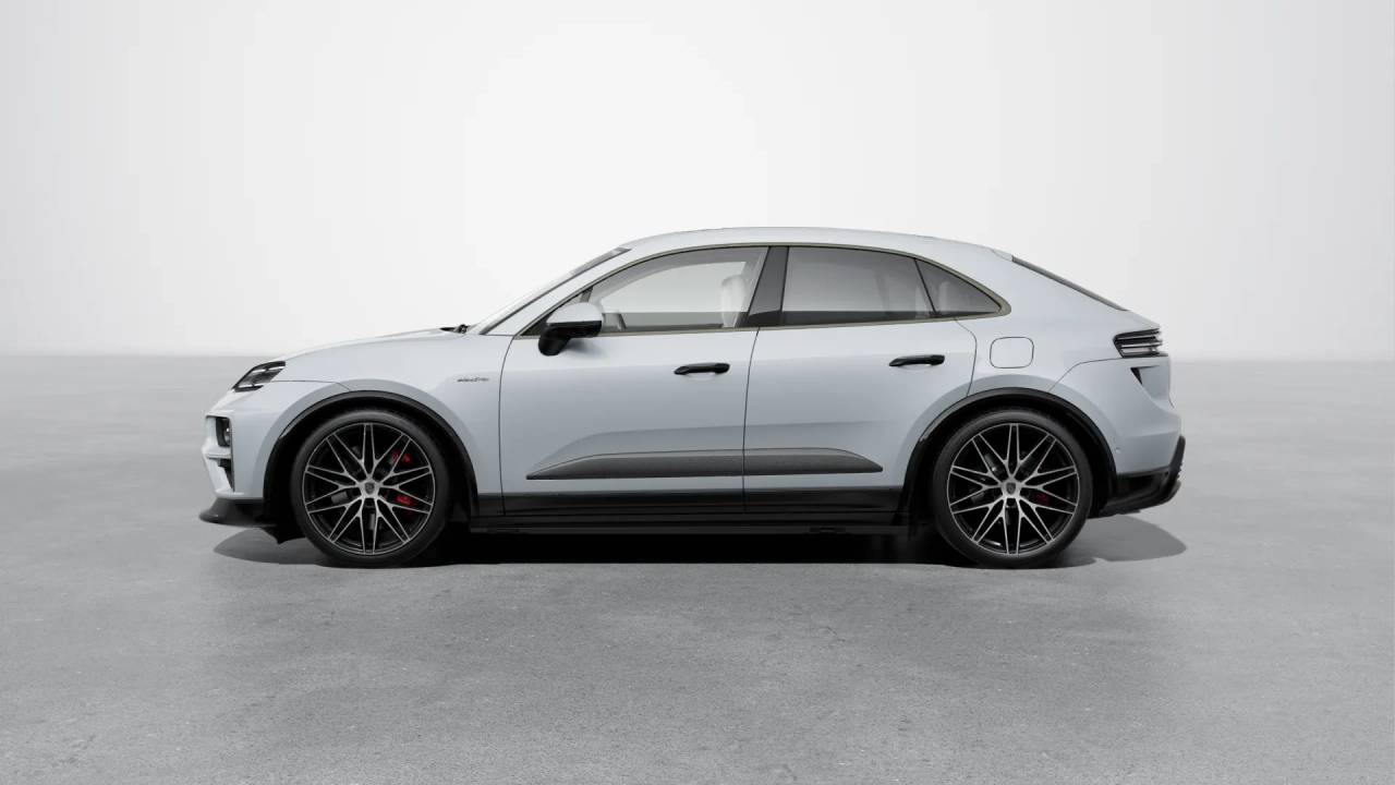 2025 Porsche Macan Electric Turbo photo 2