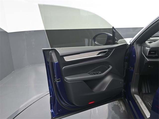 2024 Porsche Macan Electric 4 photo 4
