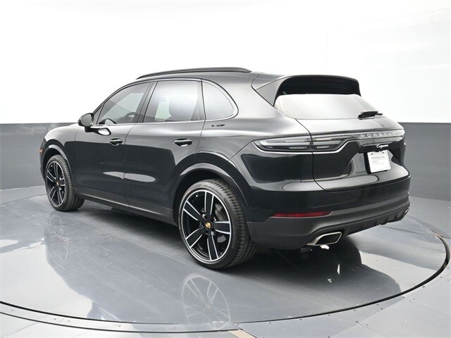 2023 Porsche Cayenne Platinum Edition photo 3