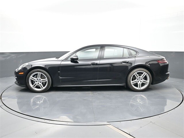 2017 Porsche Panamera Base photo 2