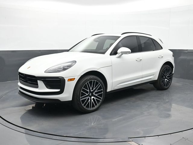 2025 Porsche Macan's photo