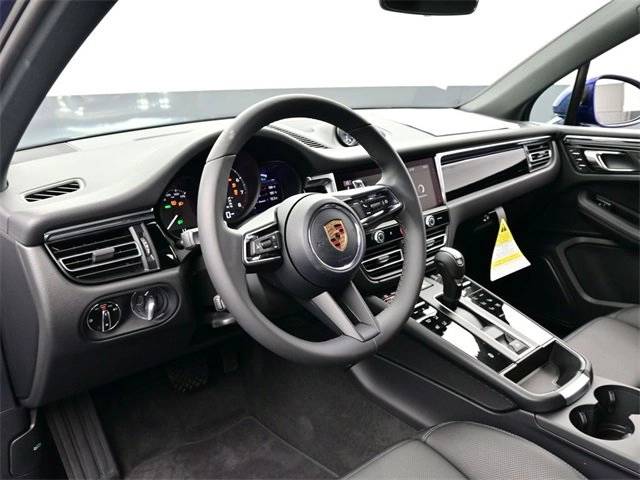 2026 Porsche Macan T photo 4