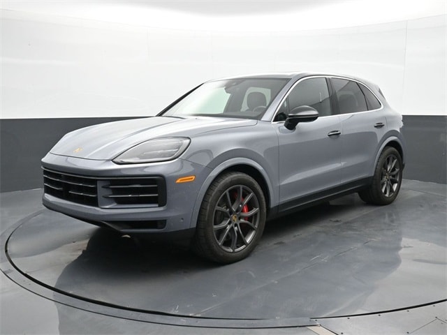2024 Porsche Cayenne S's photo