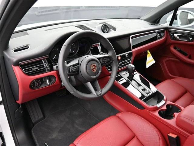 2026 Porsche Macan T photo 4
