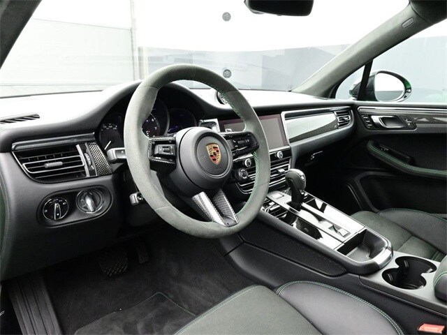 2025 Porsche Macan GTS photo 4