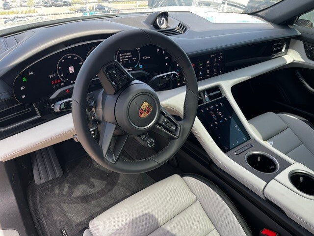 2025 Porsche Taycan 4S photo 4