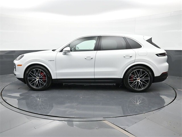 2025 Porsche Cayenne E-Hybrid S photo 2