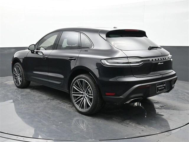 2025 Porsche Macan photo 2