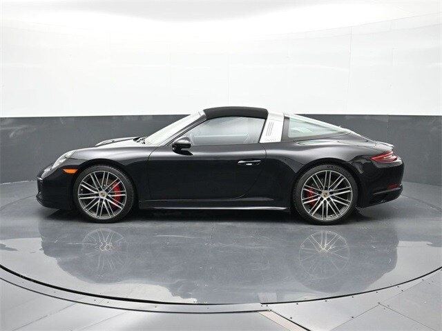 2019 Porsche 911 4S Targa 4 GTS photo 2